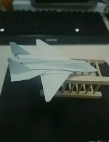 纸折飞机教程分享